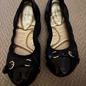 Dexflex Black Women's Flats